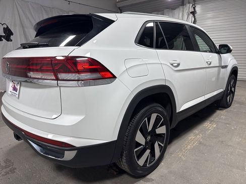 Used 2025 Volkswagen Atlas Cross Sport SE FWD image 7