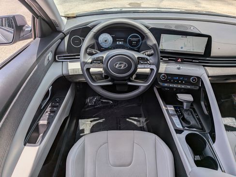 Used 2023 Hyundai Elantra Limited w/ Preferred Accessory Package FWD image 16
