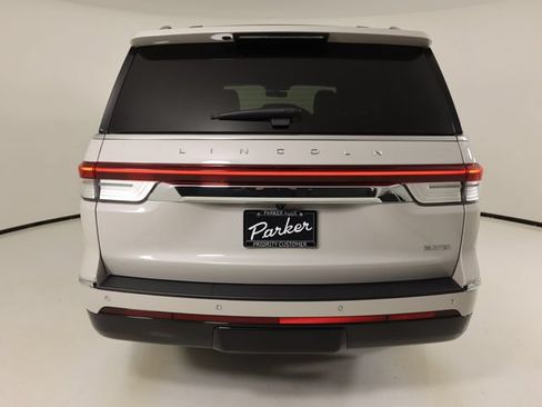 Used 2024 Lincoln Navigator Reserve AWD/4WD image 4