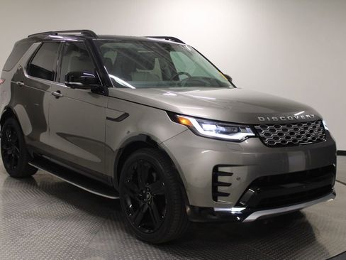 Used 2025 Land Rover Discovery Metropolitan Edition AWD/4WD image 9