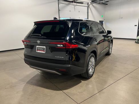 Used 2024 Toyota Grand Highlander Platinum AWD/4WD image 3