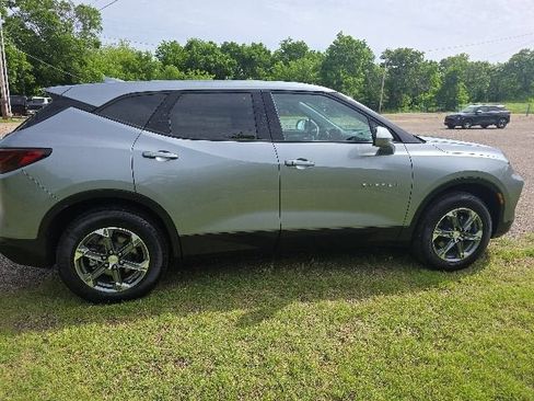 Used 2025 Chevrolet Blazer LT FWD image 7