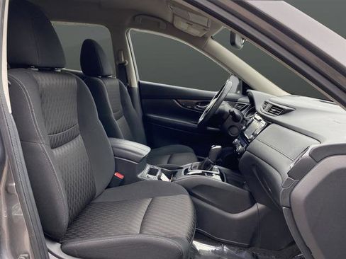 Used 2017 Nissan Rogue SV w/ SV Premium Package image 29