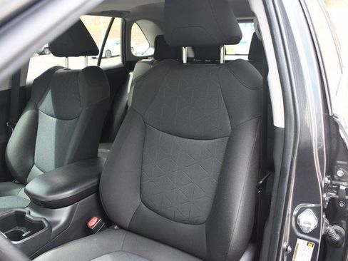 Used 2022 Toyota RAV4 XLE w/ Convenience Package FWD image 17