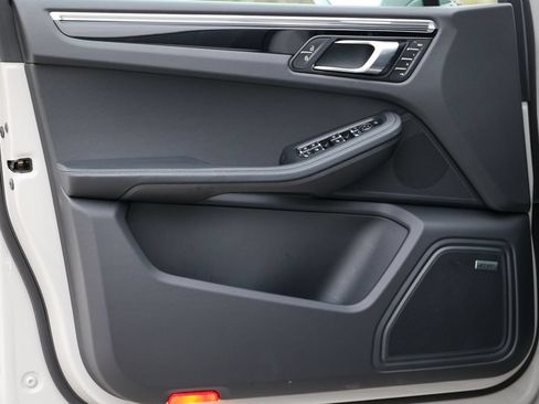 Certified 2026 Porsche Macan Turbo AWD/4WD image 28
