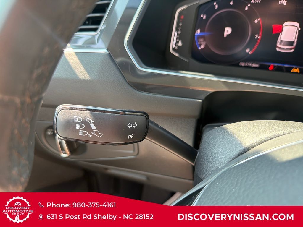Used 2020 Volkswagen Tiguan SEL AWD/4WD image 26