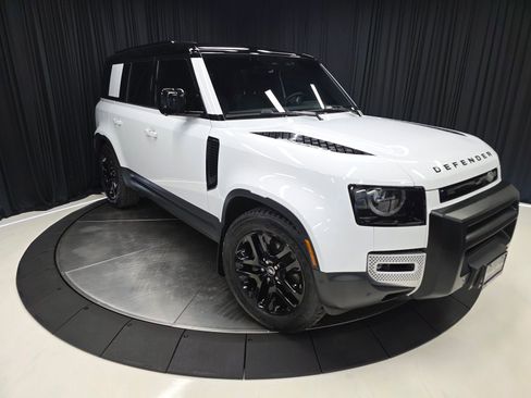 Used 2025 Land Rover Defender 110 S image 56