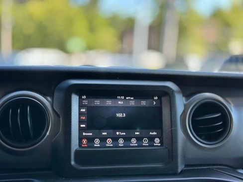 Used 2022 Jeep Wrangler Unlimited Sport AWD/4WD image 16