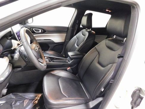 Used 2024 Jeep Compass Limited image 9