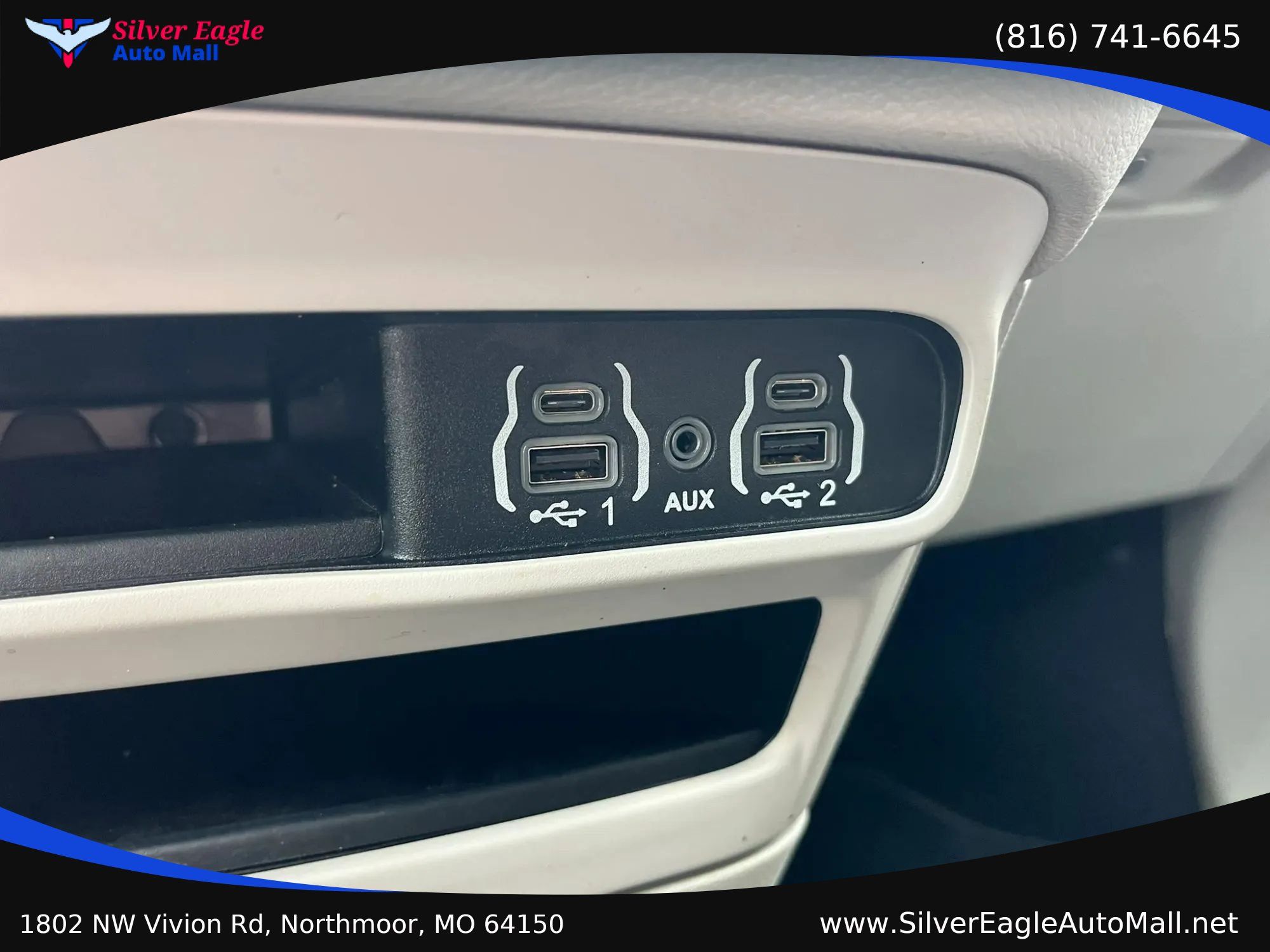 Used 2024 Chrysler Voyager LX FWD image 17