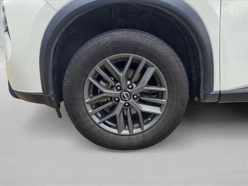 Used 2024 Nissan Rogue S FWD image 11