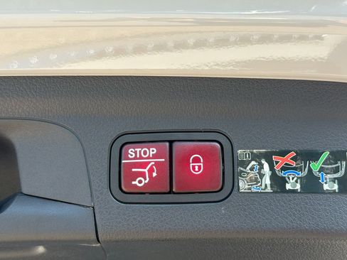 Certified 2025 Mercedes-Benz GLE 350 4MATIC image 32