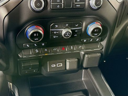 Used 2021 GMC Sierra 1500 AT4 image 9