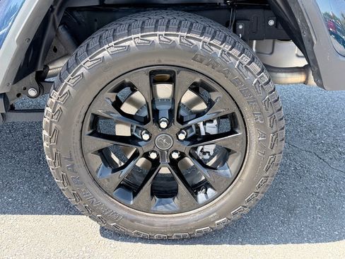 Used 2025 Jeep Gladiator Sport AWD/4WD image 31