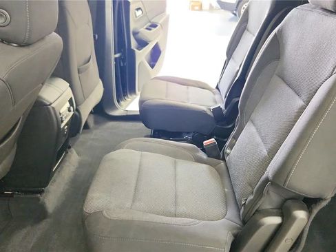 Used 2023 Chevrolet Traverse LT FWD image 34
