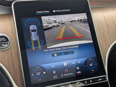 Used 2024 Mercedes-Benz GLC 300 4MATIC image 25