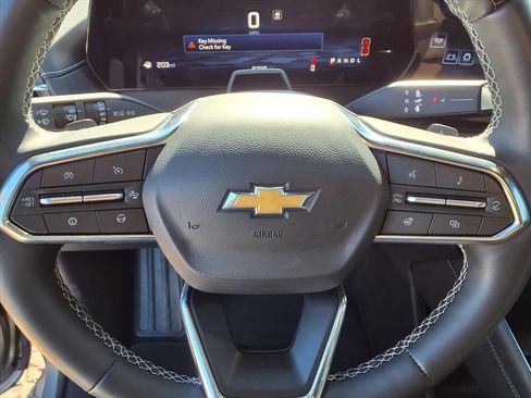 Used 2025 Chevrolet Traverse LT w/ Enhanced Driving Package image 9