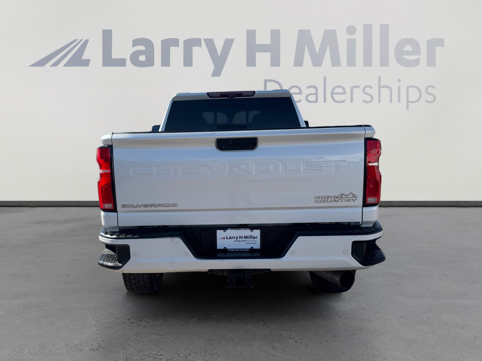 Used 2024 Chevrolet Silverado 2500 High Country w/ Technology Package AWD/4WD image 4