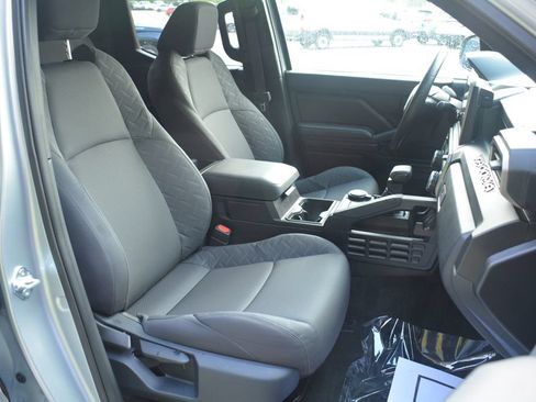 Used 2025 Toyota Tacoma SR AWD/4WD image 21
