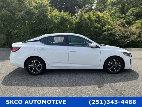Used 2024 Nissan Sentra SV FWD image 6