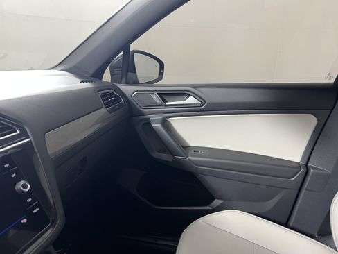 Used 2018 Volkswagen Tiguan SEL w/ R-Line Package FWD image 12