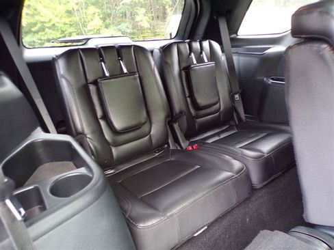 Used 2018 Ford Explorer XLT w/ Equipment Group 202A AWD/4WD image 23