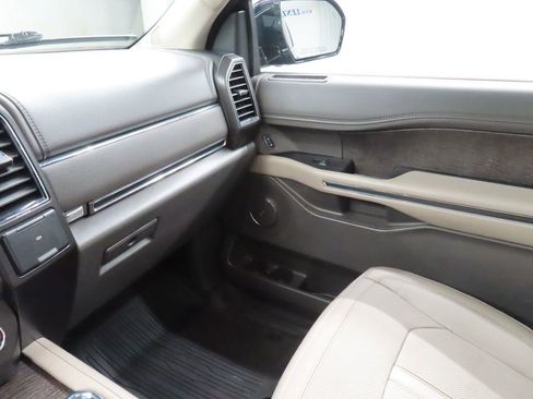 Used 2019 Ford Expedition Limited w/ Equipment Group 302A AWD/4WD image 23