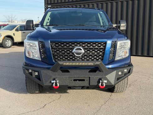 Used 2019 Nissan Titan SV w/ SV Convenience Package image 2