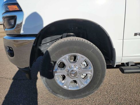Used 2025 RAM 2500 Big Horn AWD/4WD image 10