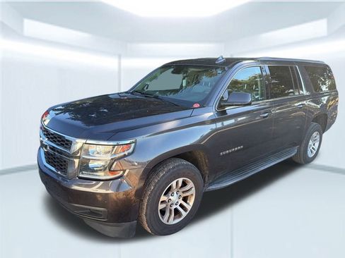 Used 2018 Chevrolet Suburban LT image 2