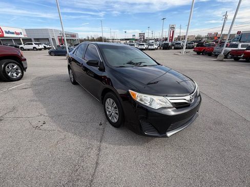 Used 2013 Toyota Camry LE image 8