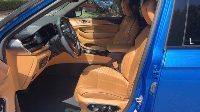 Used 2023 Jeep Grand Cherokee Summit AWD/4WD image 5