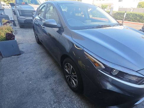 Used 2023 Kia Forte LXS FWD image 2