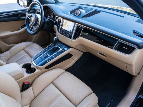 Used 2018 Porsche Macan image 28