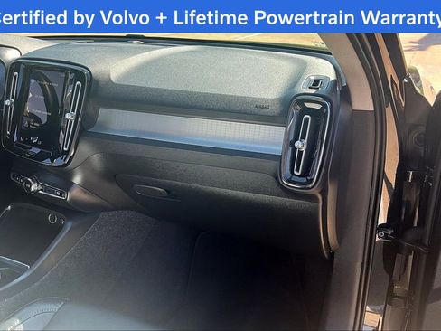 Used 2022 Volvo XC40 T5 Momentum image 20