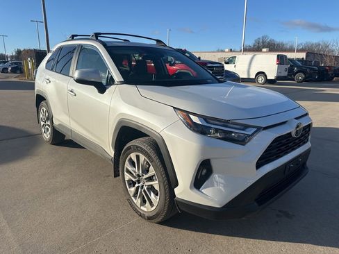 Used 2025 Toyota RAV4 XLE Premium image 4