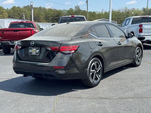 Used 2025 Nissan Sentra SV image 3