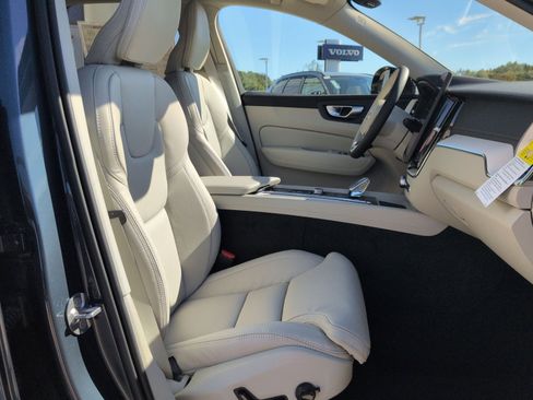 New 2026 Volvo XC60 B5 Ultra w/ Protection Package Premier image 27