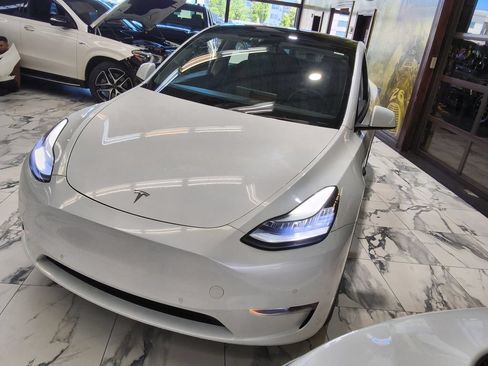 Used 2020 Tesla Model Y Long Range AWD/4WD image 9