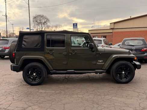 Used 2015 Jeep Wrangler Unlimited Sahara w/ Connectivity Group image 18