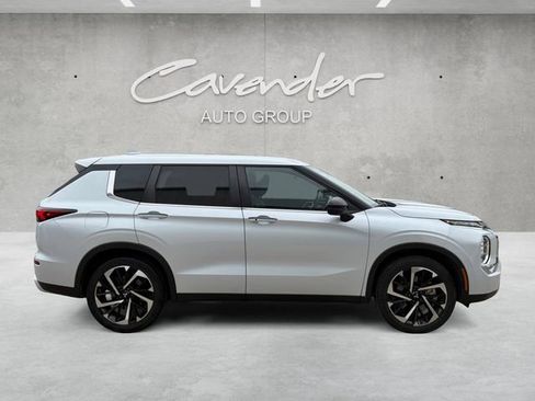 Used 2024 Mitsubishi Outlander SE image 17