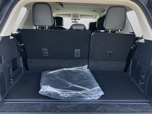 New 2027 Lincoln Navigator Premiere RWD image 23