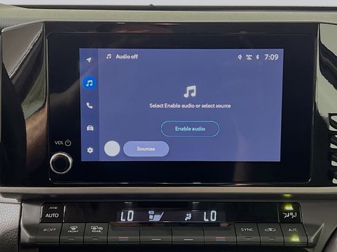 Used 2025 Toyota Camry LE image 27