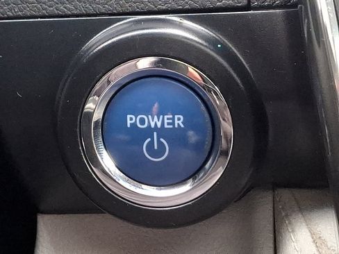 Used 2012 Toyota Camry XLE image 23