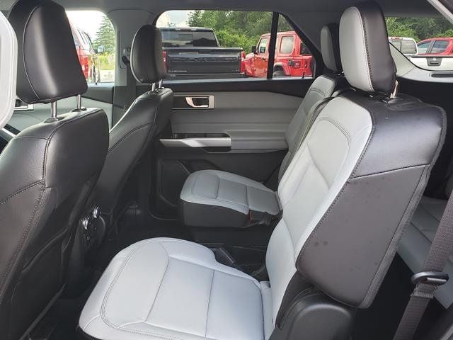 Used 2021 Ford Explorer XLT w/ Equipment Group 202A AWD/4WD image 14