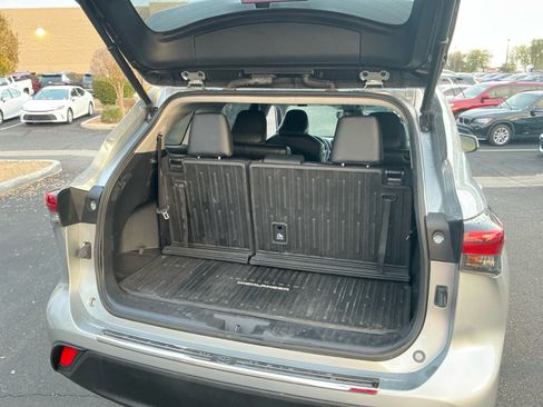 Certified 2022 Toyota Highlander XLE image 31