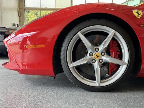Used 2018 Ferrari 488 GTB RWD image 68