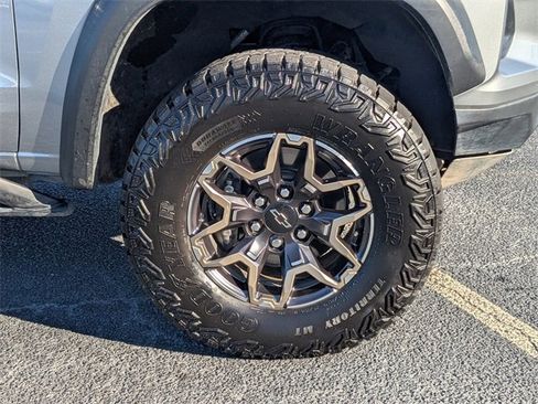 Certified 2024 Chevrolet Colorado ZR2 w/ Technology Package image 13