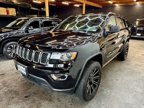Used 2021 Jeep Grand Cherokee Laredo AWD/4WD image 8