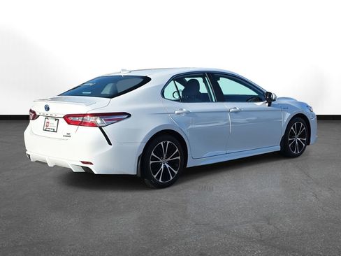 Certified 2020 Toyota Camry SE image 5
